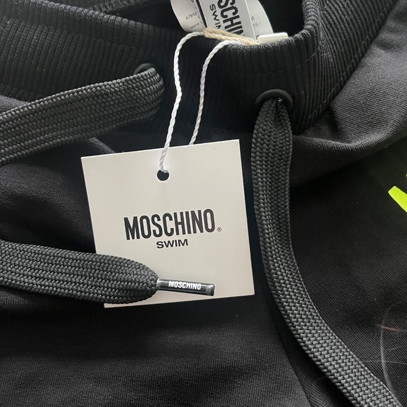Authentic Moschino shorts - Picture 2 of 4